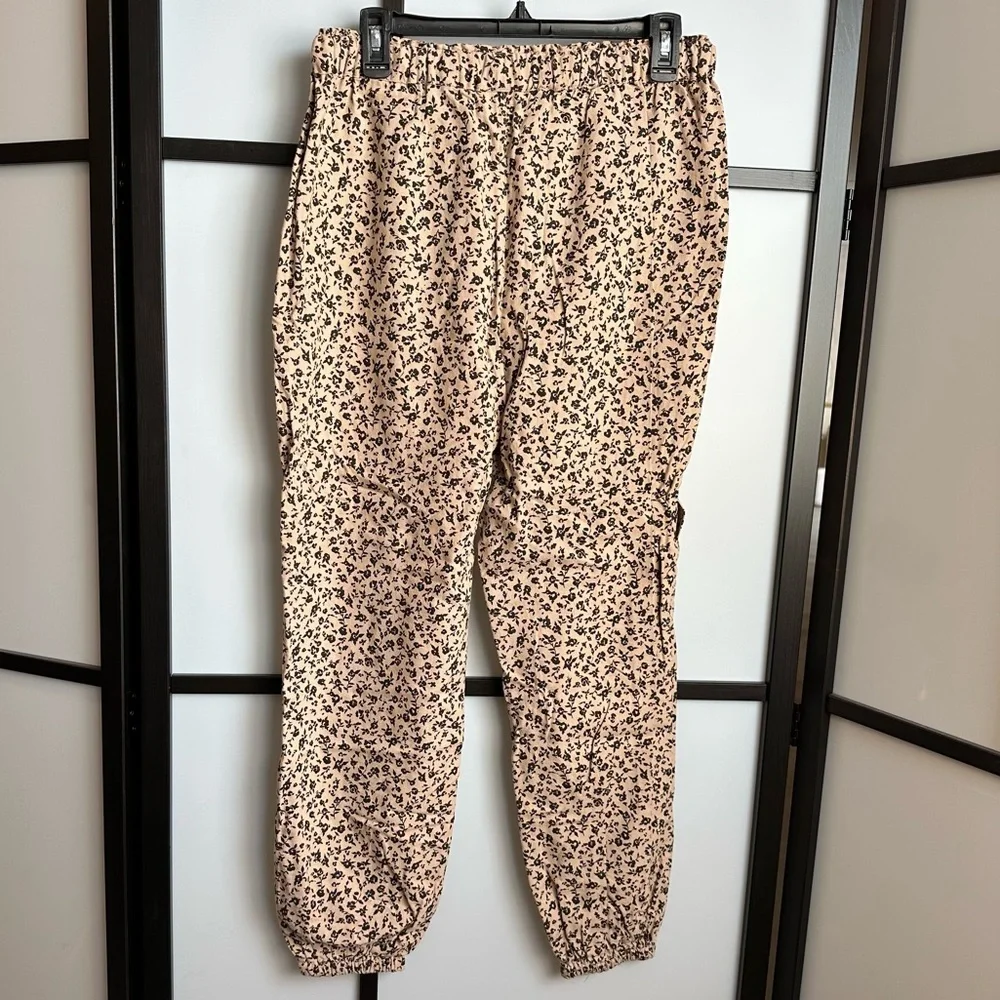 NWT Daytrip Woven Floral Jogger Buckle Spring Fashion Style Pants Sz Medium - Picture 10 of 12